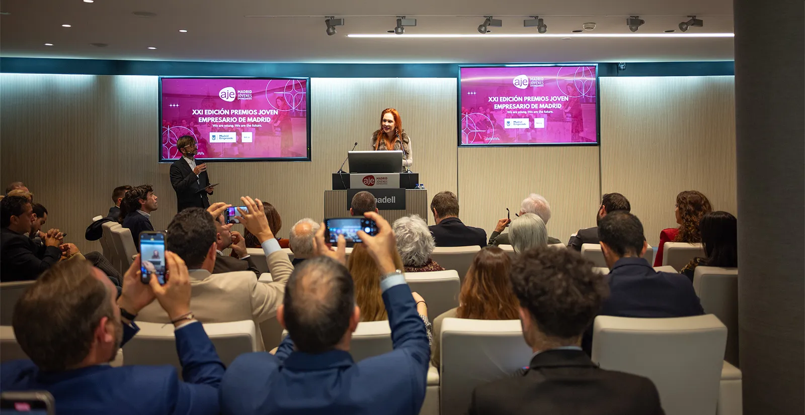 INNOVAR ES CUIDAR, premios AJE Dra. Arrojo, INMOA