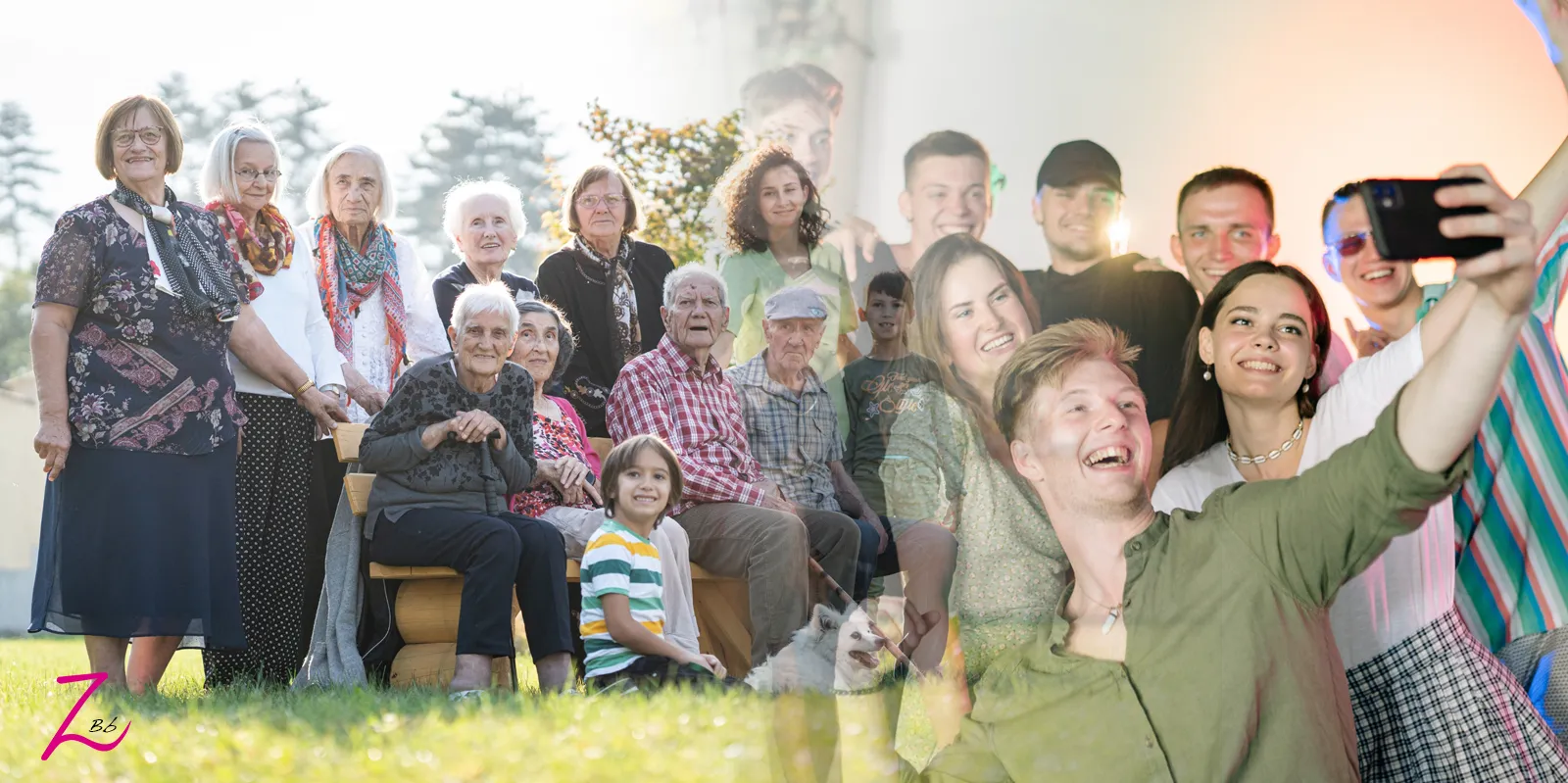 Grupo intergeneracional de personas compartiendo un momento juntos al aire libre, imagen que simboliza la familia y las comunidades que ayudan a madurar a la persona.