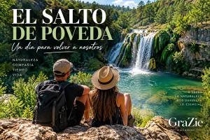 El Salto de Poveda rodeado de naturaleza y dos personas contemplando el paisaje