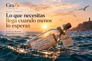 Botella con un mensaje flotando en el mar al atardecer junto a una reflexión de GraZie Magazine