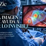 Cirujano observa una imagen tridimensional del hígado con un tumor mediante realidad aumentada.